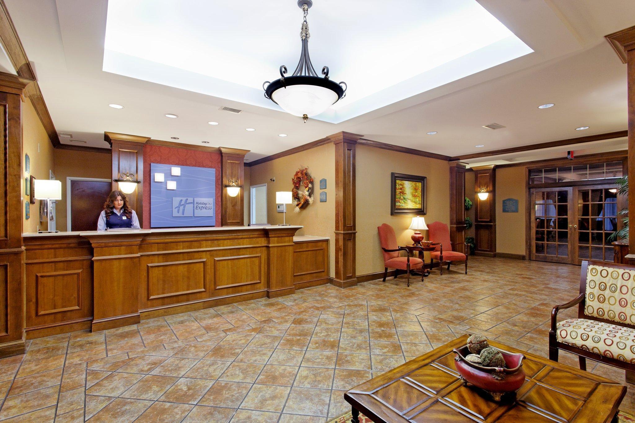 Holiday Inn Express & Suites Tupelo By Ihg Exterior foto
