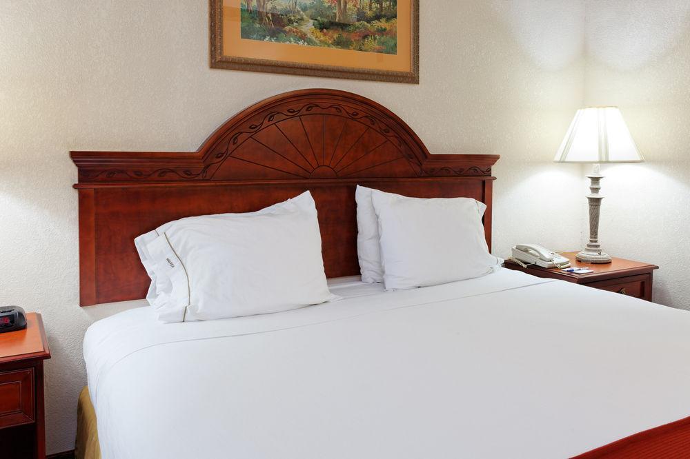 Holiday Inn Express & Suites Tupelo By Ihg Exterior foto